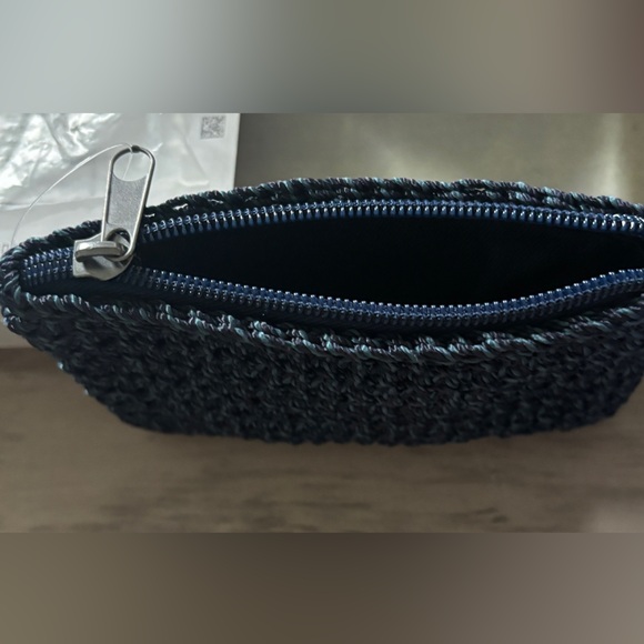 Sak hand crocheted small bag/credit card/coin bag with “love” embroidered. - Picture 2 of 3